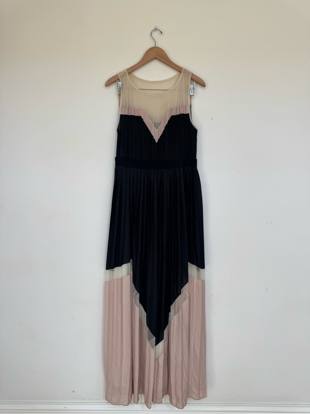 BCBGMAXAZRIA Black, Blush & Nude Pleated Colorblock Midi Dress - Size M